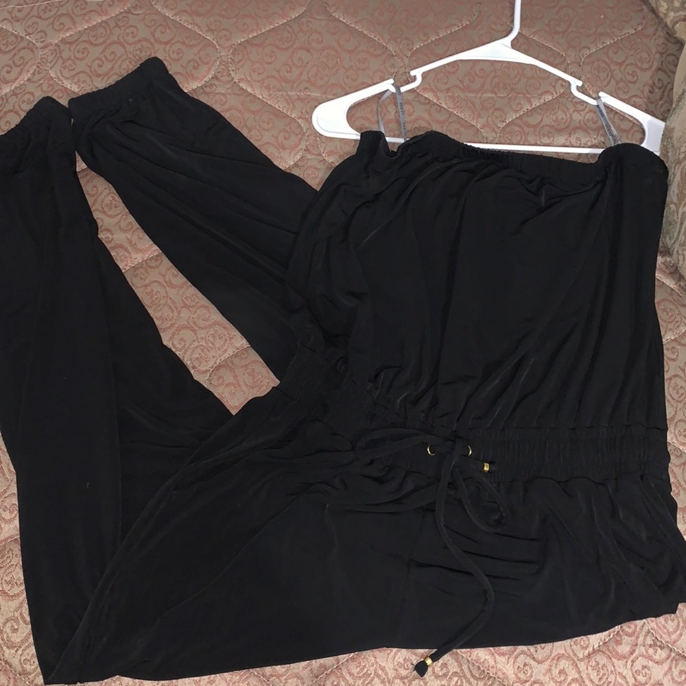 Black guess romper very cute